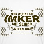hier-wohnt-ein-imker-mit-seiner-flotten-biene-t-shirts-maenner-bio-t-shirt